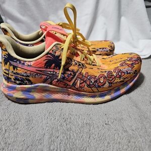 ASICS Women's Size 8 Running Shoe. LIKE NEW